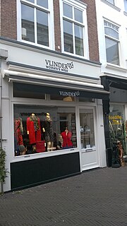 Miniatuur voor Bestand:Vlinder (Women's wear), The Hague (2018).jpg