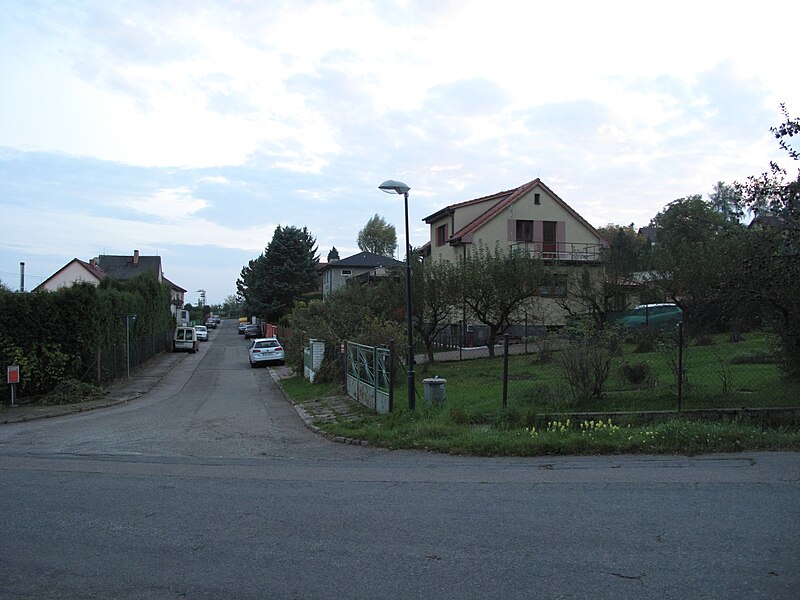 File:Vysoká Lhota (Čerčany), ulice.jpg