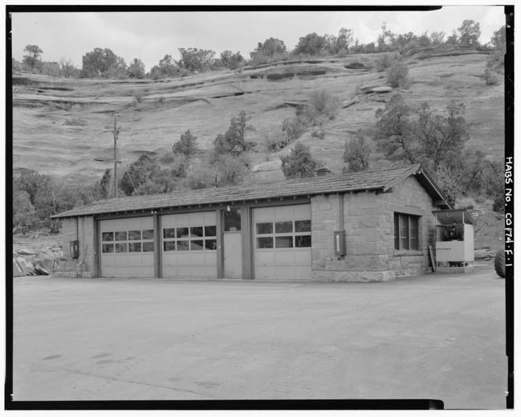 File:West front and south side, view to northeast - Saddlehorn Area, Road and Trails Shop, Maintenance area, Fruita, Mesa County, CO HABS COLO,39-FRU.V,2F-1.tif