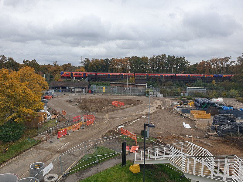 File:Winnersh Triangle 2021-11-13 12.03.58.jpg