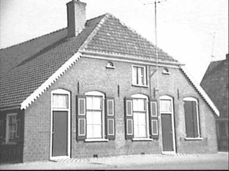 File:Zij- en voorgevel nr. OB10-A - Oldebroek - 20473374 - RCE.jpg