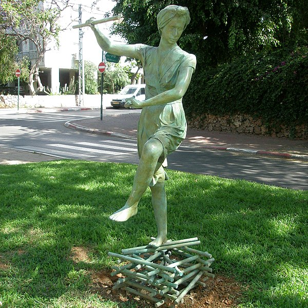 File:Zimbalista Bronze sculpture.JPG