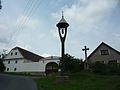 Zvonice a kříž ve Vladyčíně - panoramio.jpg