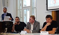 Novinářská konference 14. 8. 2018. Autor: Lucie Borová (Emma Orphe) pro Kritiky.cz