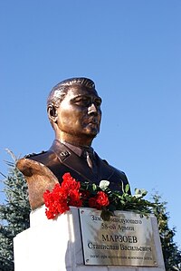 Busto di kolonelo Stanislav Marzoyev (1953–2002).
