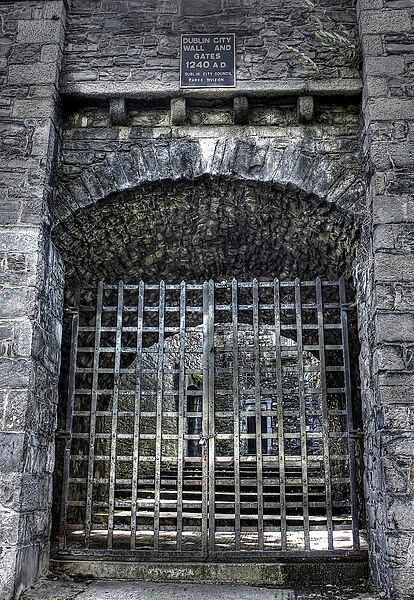 File:1240AD Dublin city wall and gate (8159675769).jpg