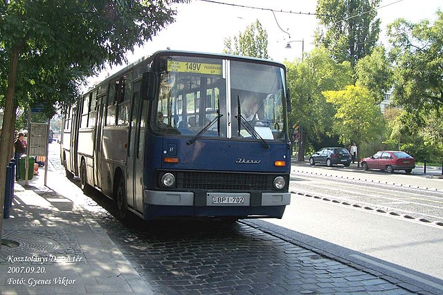 149V busz a Kosztolányi Dezső téren