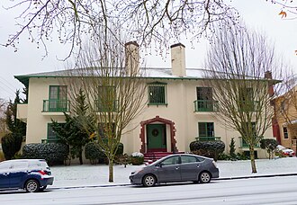 Historic four-plex in Portland Oregon 1911 NE 22 - Irvington HD - Portland Oregon.jpg