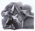 Carina Ari tanssimassa itse suunnittelemaansa balettia Élysée-palatsissa 1927.
