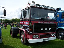 FER (camion) ERF  220px-1982_ERF_B-series_%28SSK_731X%29_tractor_unit%2C_2012_HCVS_Tyne-Tees_Run