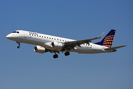 A Lufthansa CityLine Embraer 190 sporting a former livery version without the typical Lufthansa crane