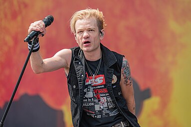 Sum 41 Lead Singer Deryck Whibley Hospitalized Thursday With Pneumonia –  Deadline