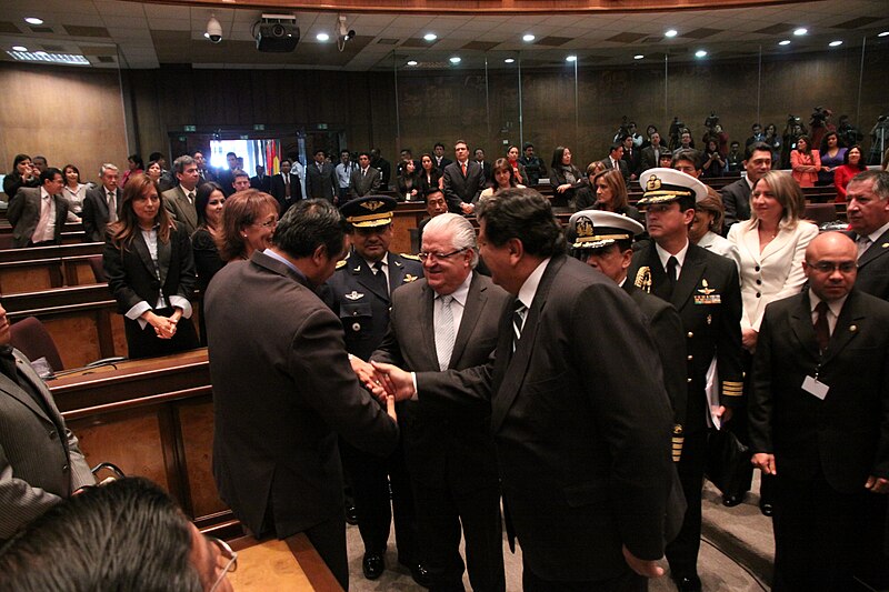File:20 de Mayo de 2011 Condecoración al presidente de la República de Perú, Alan García Pérez 1 (95) (5751901105).jpg