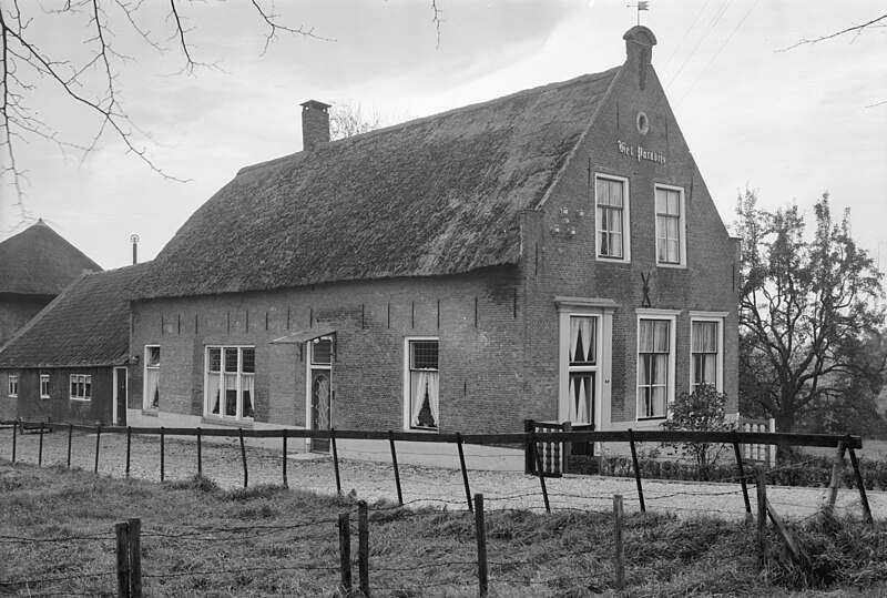 File:21, voor- en zijgevel - Haastrecht - 20099683 - RCE.jpg