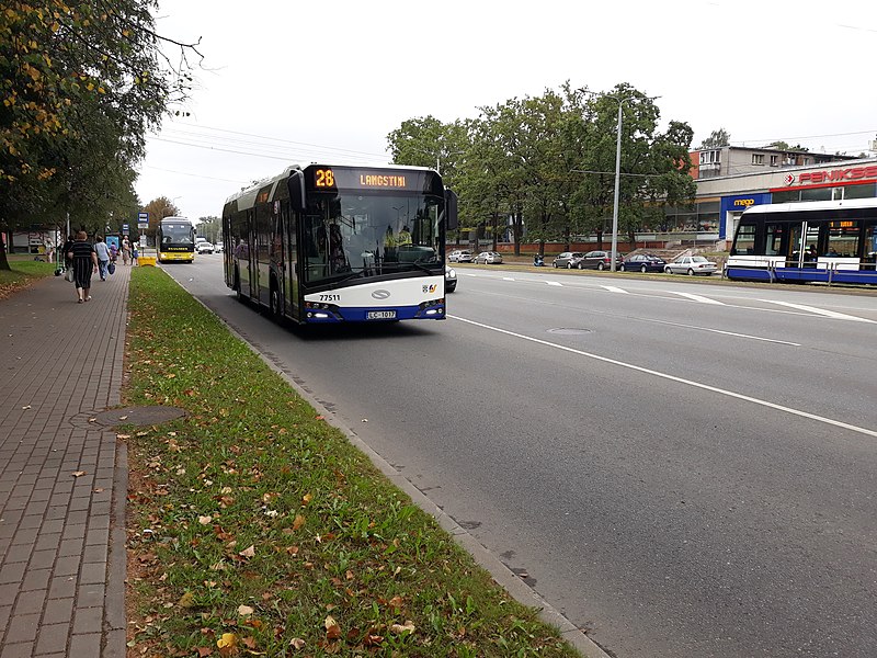 File:28. autobuss uz Brīvības gatves (2).jpg