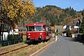 Der Schienenbus 798 731 fährt in Steinwiesen ein, November 2021