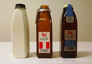 Returflaska för mjölk (1992). Fr. vä. massivmodell, prototyp, färdig produkt.