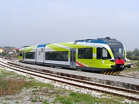 Trenord ATR 115 stationné à Rovato Borgo (ancienne livrée, "LeNord")