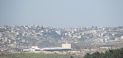 Ad Dhahiriya gezien vanuit Mitzpe Yaaranim in het Yatir bos, 2015