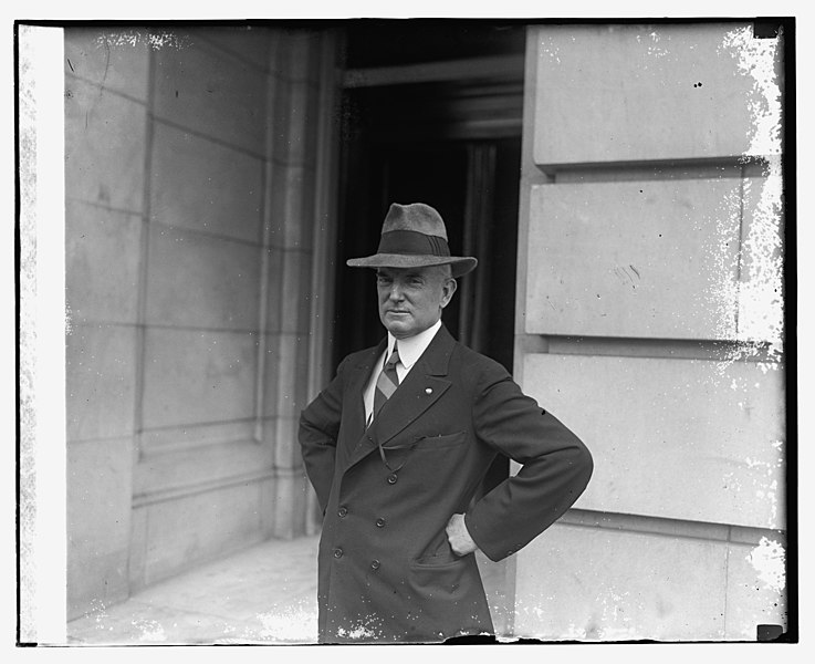 File:Adm. Wm. A. Moffett at Capitol, 9-22-25 LCCN2016840788.jpg