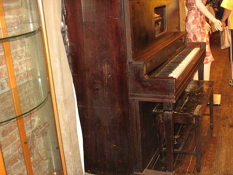 File:Aeolian Player Piano (No. 27934) side.jpg