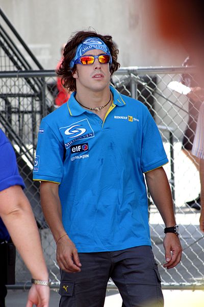 File:Alonso usgp 2004 pits.jpg