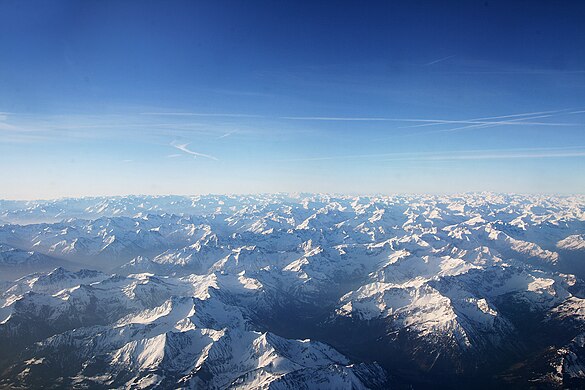 im Alpenpanorama in Bildmitte über dem Hintersteiner Tal