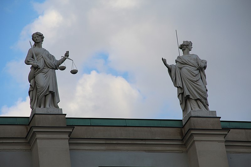 File:Altes Rathaus Potsdam Statues-Virtues 4-5.JPG