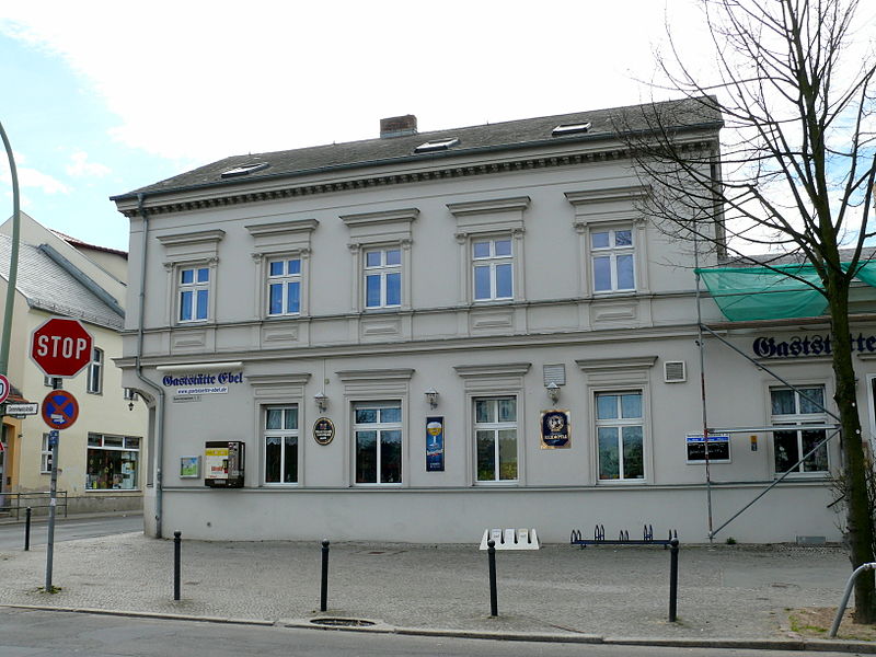 File:Altglienicke Semmelweisstraße Gaststätte Ebel.JPG