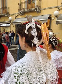 Copricapo di una sposa arbëreshe di San Paolo Albanese