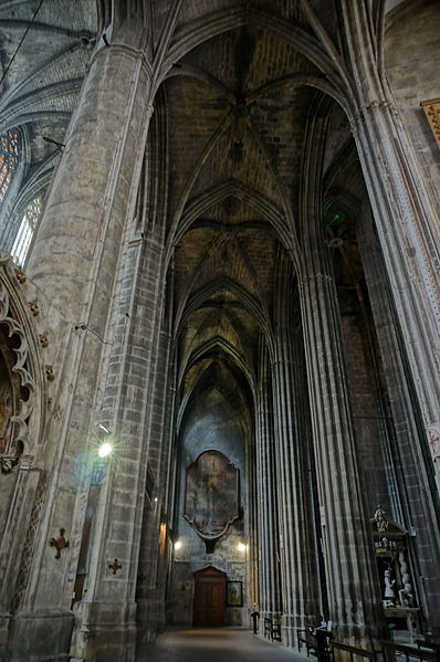 File:Arches de la Cathédrale.JPG