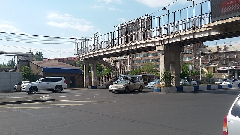 File:Arshakunyats Avenue Yerevan 34.jpg