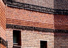 Brick detailing, south facade Aula Magna 2010b.jpg