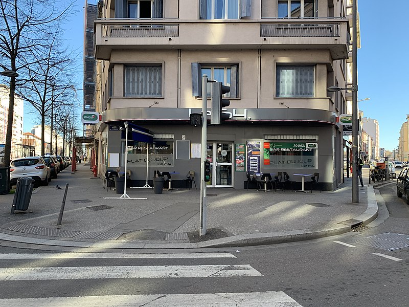 File:Avenue Berthelot, bar Le 154.jpg