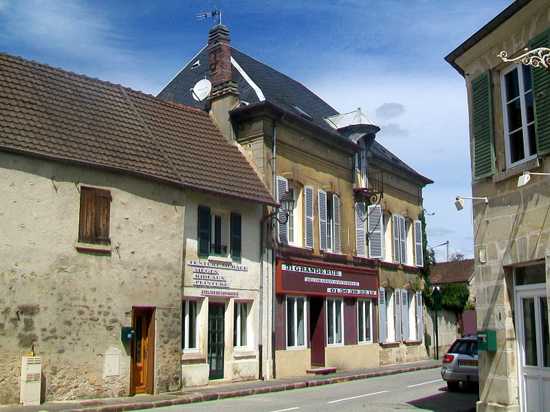 File:Avernes (95), Grande rue.jpg