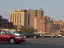 IU Health Ball Memorial Hospital, one of the city's largest employers Ball Memorial Hospital, Muncie, Indiana (17-04-2007).jpg