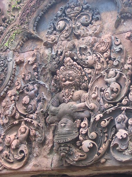 File:Banteay Srei Narasimba Clawing Hiranyakasipu.jpg