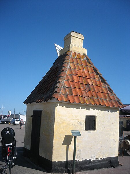 File:Beghus Dragør Harbour.jpg