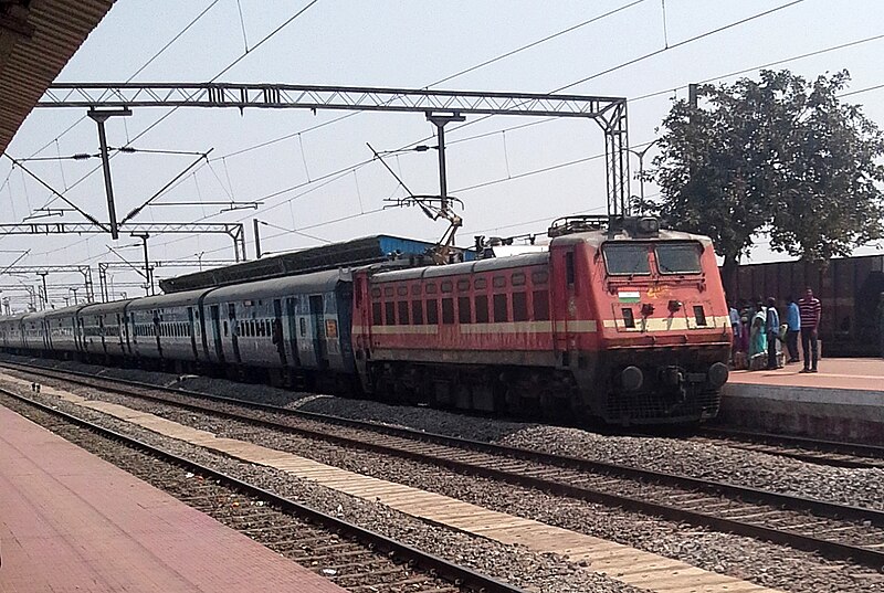 File:Bengaluru bound Prasanthi Express enters Cheepurupalli.jpg