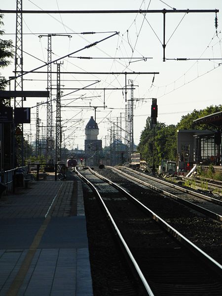 File:Berlin - Karlshorst - S- und Regionalbahnhof (9495736873).jpg