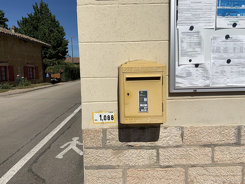 File:Boîte Lettres Façade Mairie Perrex 1.jpg