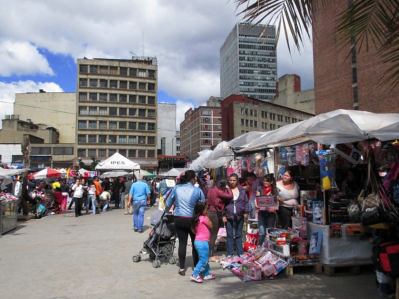 File:Bogotá plaza de San victorino.JPG