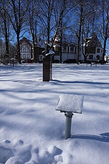 Fichier:Brackmanni_monument,_Brackmanni_pargis.jpg