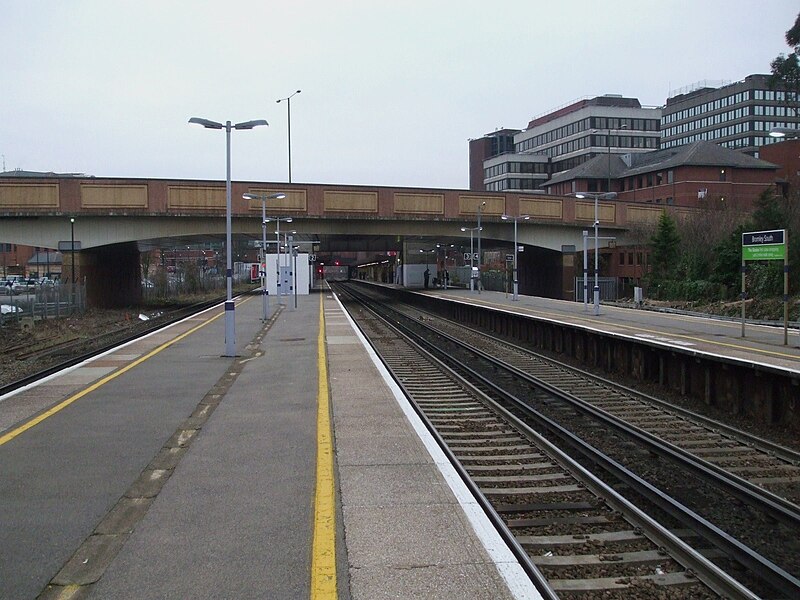 File:Bromley South stn slow eastbound platform looking west.JPG