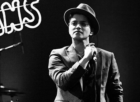 ไฟล์:Bruno_Mars_b&w.jpg