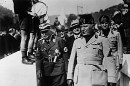 Charles Edward with Mussolini, 19 March 1938 Bundesarchiv Bild 183-2007-1022-506, Italien, deutsche Frontkampfer in Rom.jpg