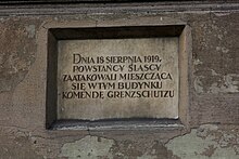 Inscription on the building of the former Skorch's Hotel commemorating the insurgent attack on August 18th. Bytom - 29 Jozefczaka Street (03).jpg