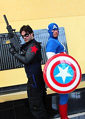 Cosplays du Soldat de l'hiver et de Captain America.