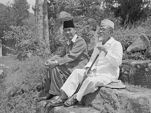 Salim and Sukarno in Dutch custody, 1949.