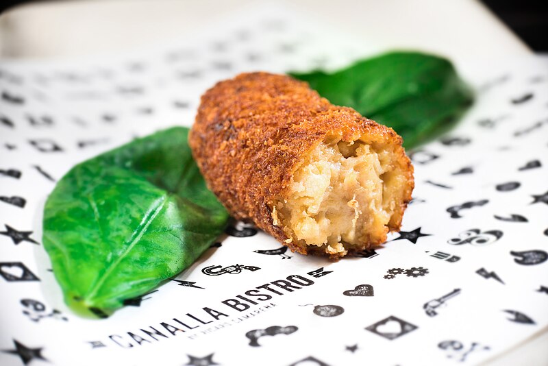 File:CROQUETA DE POLLO.jpg